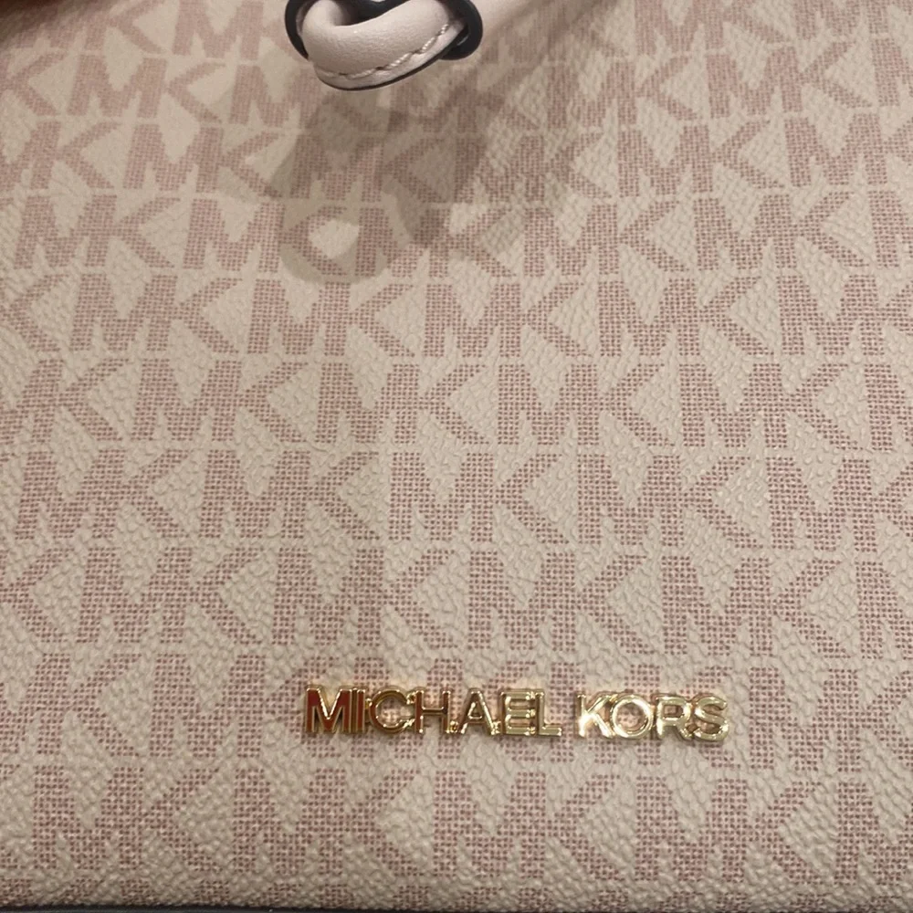NWT Michael Kors Suri Small Logo Crossbody Bag